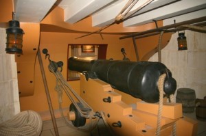 Некоторые экспозиции музея представляют собой боевой коробль 16-18 в.