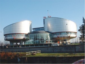 Здание европейского суда по правам человека в Страсбурге