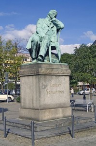 Памятник Р. Шуману в Цвиккау