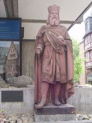 Карл I Великий (статуя во Франкфурте)