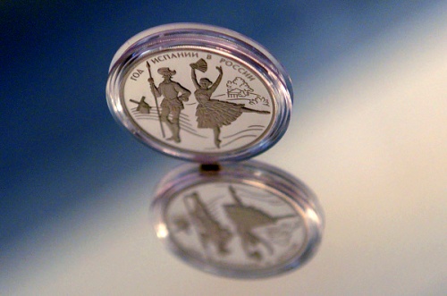 Монета номиналом 3 рубля. Монета с изображением Путина. Монеты с изображением Ленина. Переход монеты на новый слайд. 2 Евро монеты 2022 года с изображением цветов и животных фото.