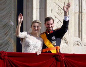 Luxembourg's Prince Guillaume and Countess Stephanie wave from the balcony of the Royal Palace after their wedding in Luxembourg, Saturday, Oct. 20, 2012.