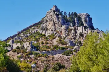 Замок Св.Илариона также связан с преданиями о Регине. Фото: commons.wikimedia.org Saint Hilarion Castle